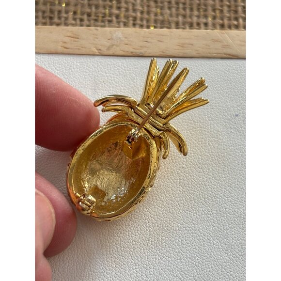 Vintage Gold-Tone Pineapple Brooch Pin With Textured Design - Picture 4 of 6